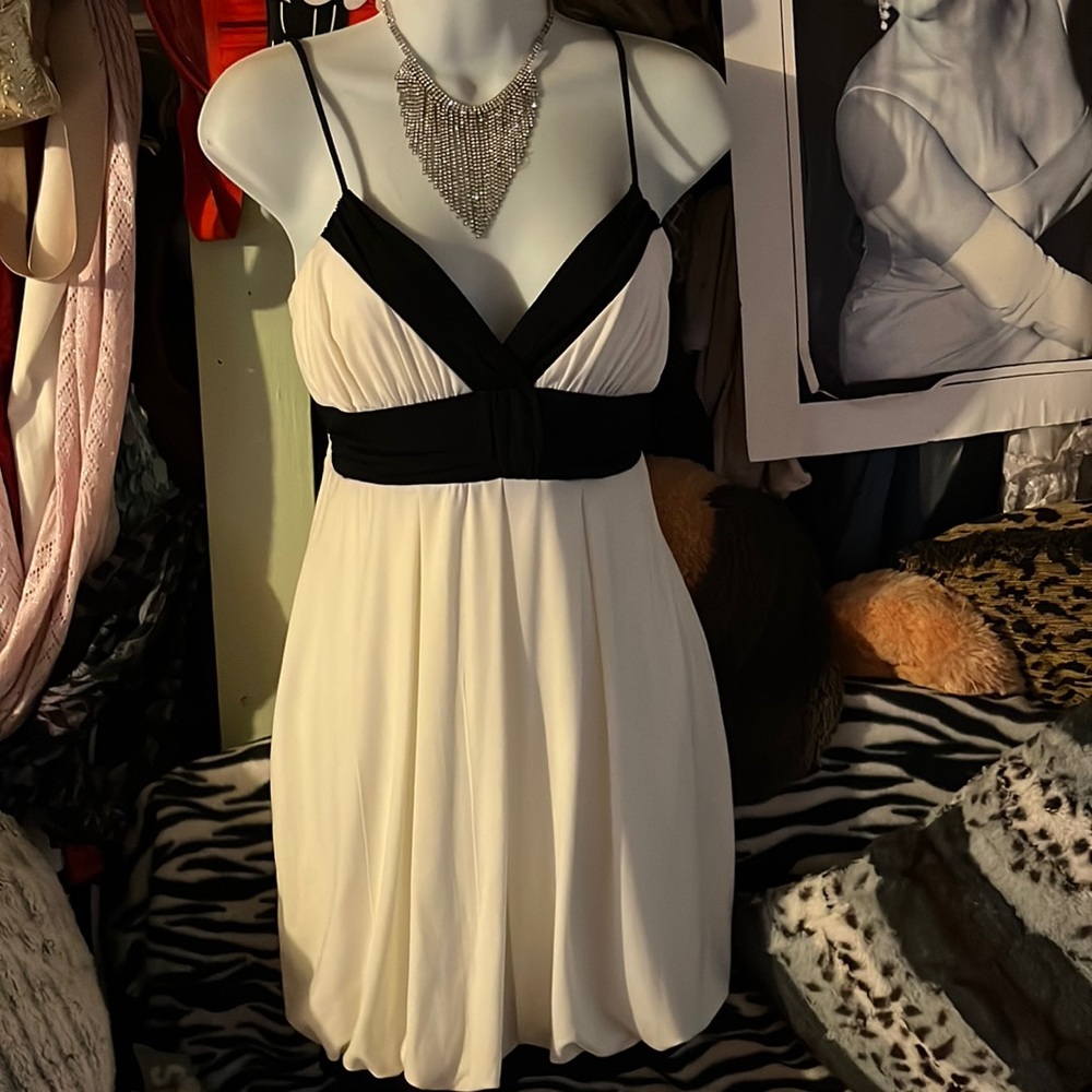 Ivery dress w/ black trim